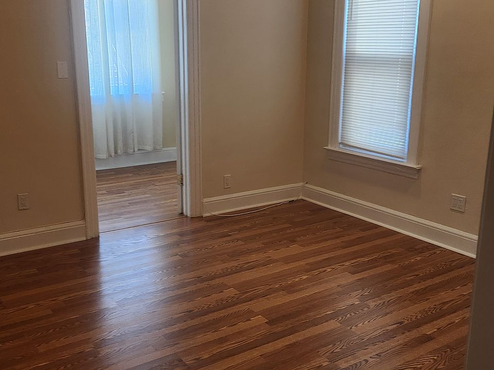 1st image of 19 Brighton Ct