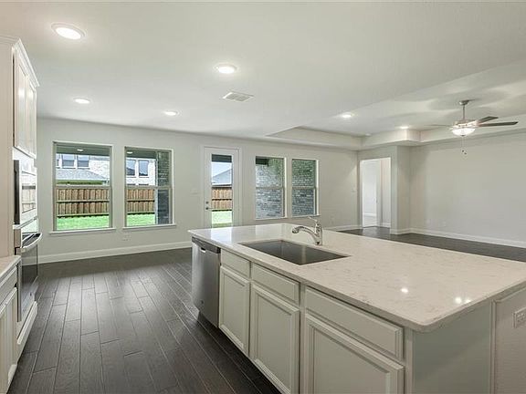 3rd image of 113 Glenwood Dr