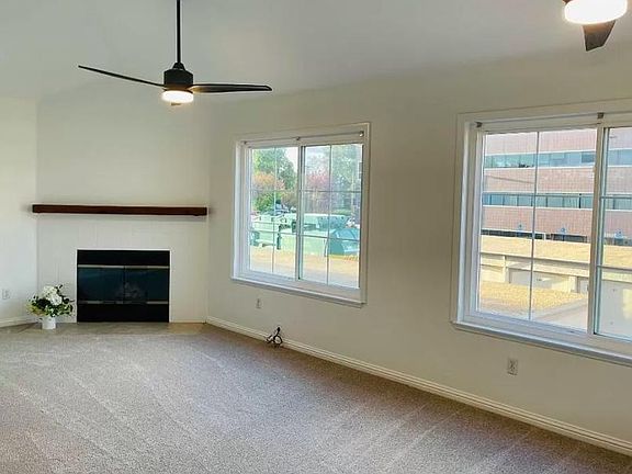 2nd image of 23725 Del Monte Dr Unit 186