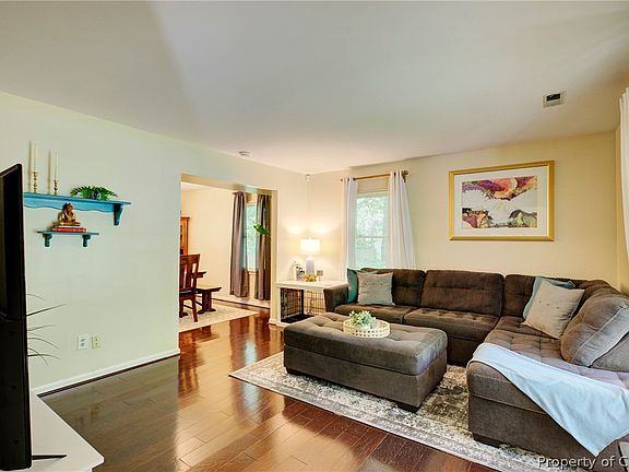4th image of 7119 Lord Carrington Dr