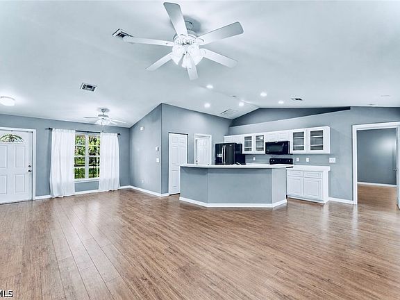 3rd image of 5512 Beauty St