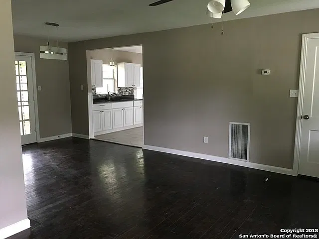 3 bed, 1.0 bath, 1077 sqft, $2,000 — Photo 4