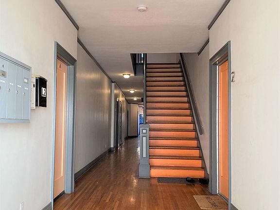4th image of 212 S Kenmore Ave APT 3