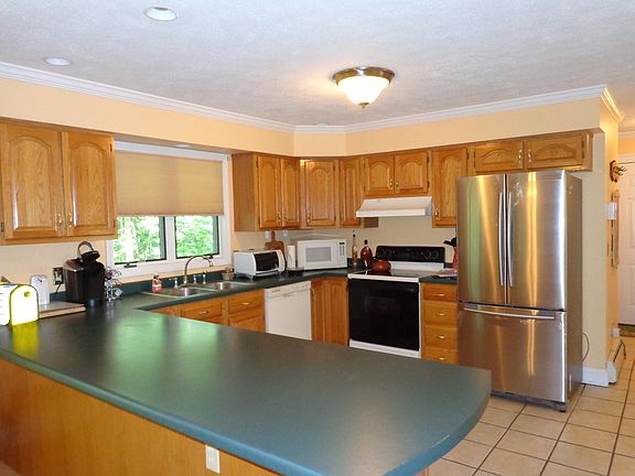 4th image of 3 Hurley Ln