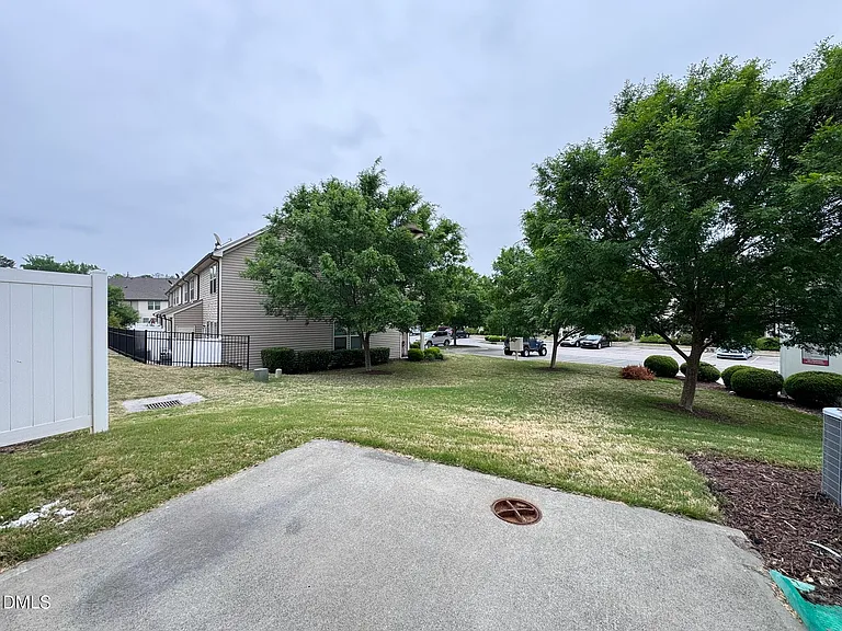 4478 Middletown Dr — Photo 14