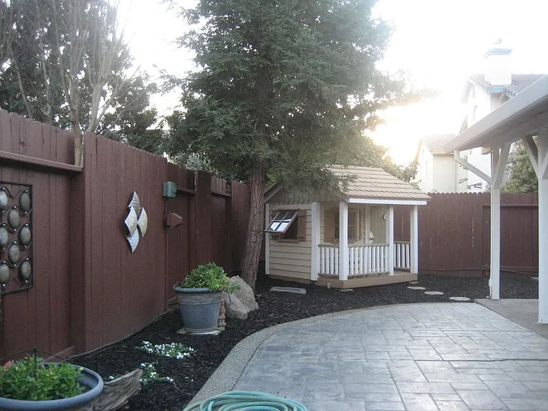 748 Syracuse Dr — Photo 17