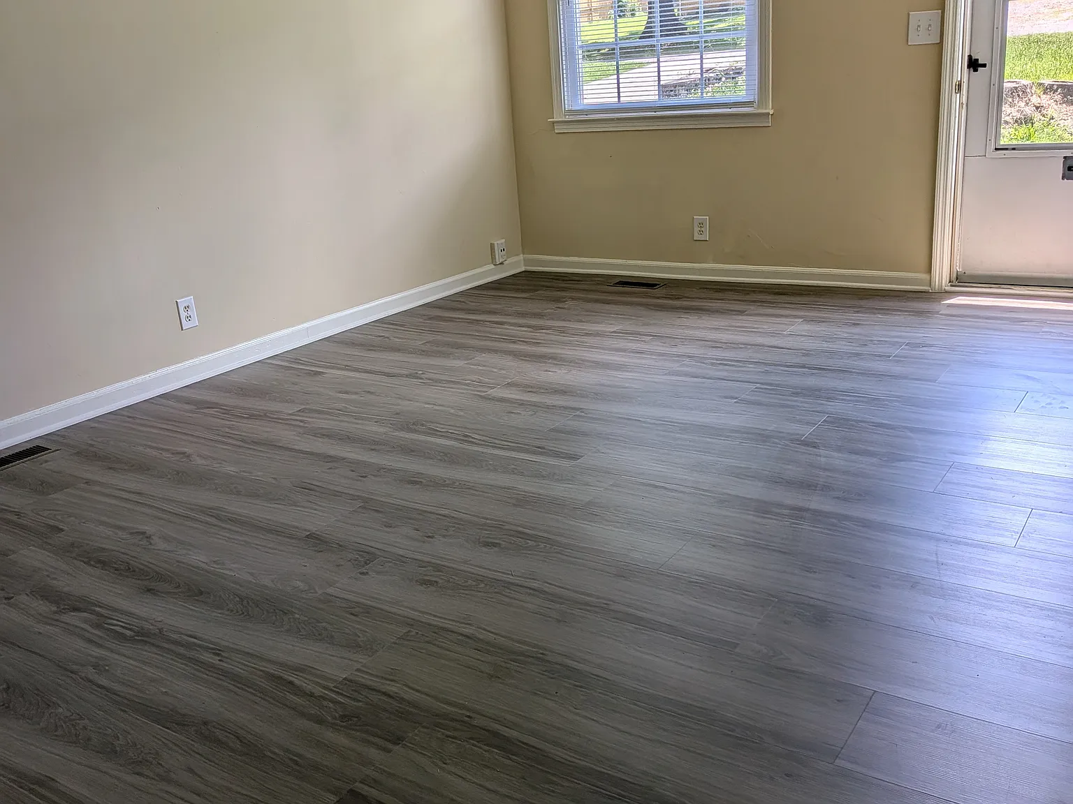 3 bed, 1.5 bath, 1200 sqft, $1,800 — Photo 2