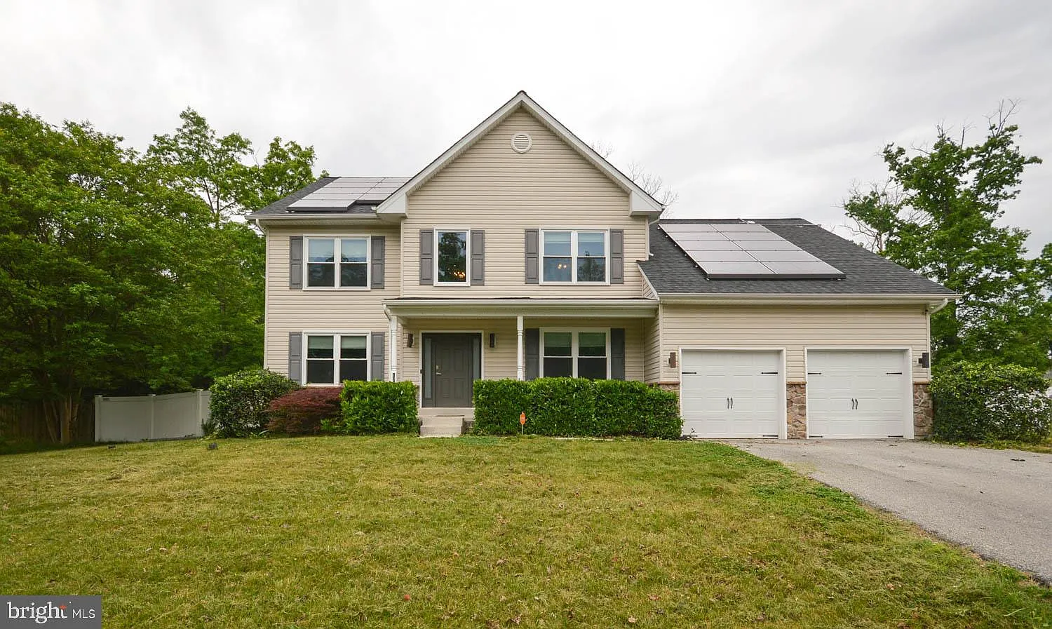 1749 Red Oak Ln photo 1