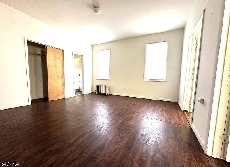 3 bed, 1.0 bath, $2,395 — Photo 2