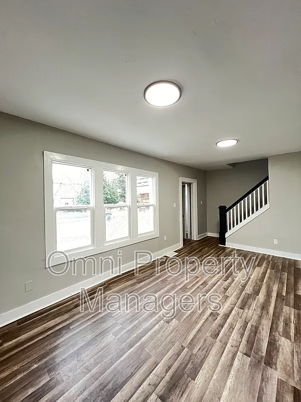 3 bed, 1.0 bath, 1186 sqft, $1,300 — Photo 3