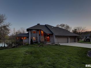 4910 Hidden Cove Dr, Quincy, IL 62305