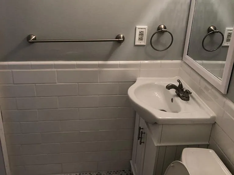 709 S Broadway — Photo 16