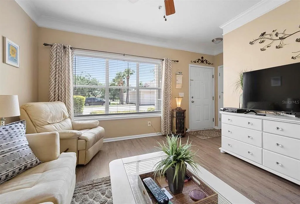 1 bed, 1.0 bath, 794 sqft, $1,590 — Photo 4
