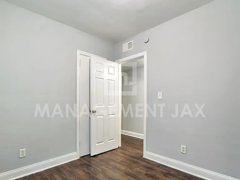 1520 W 25th St #1 — Photo 10