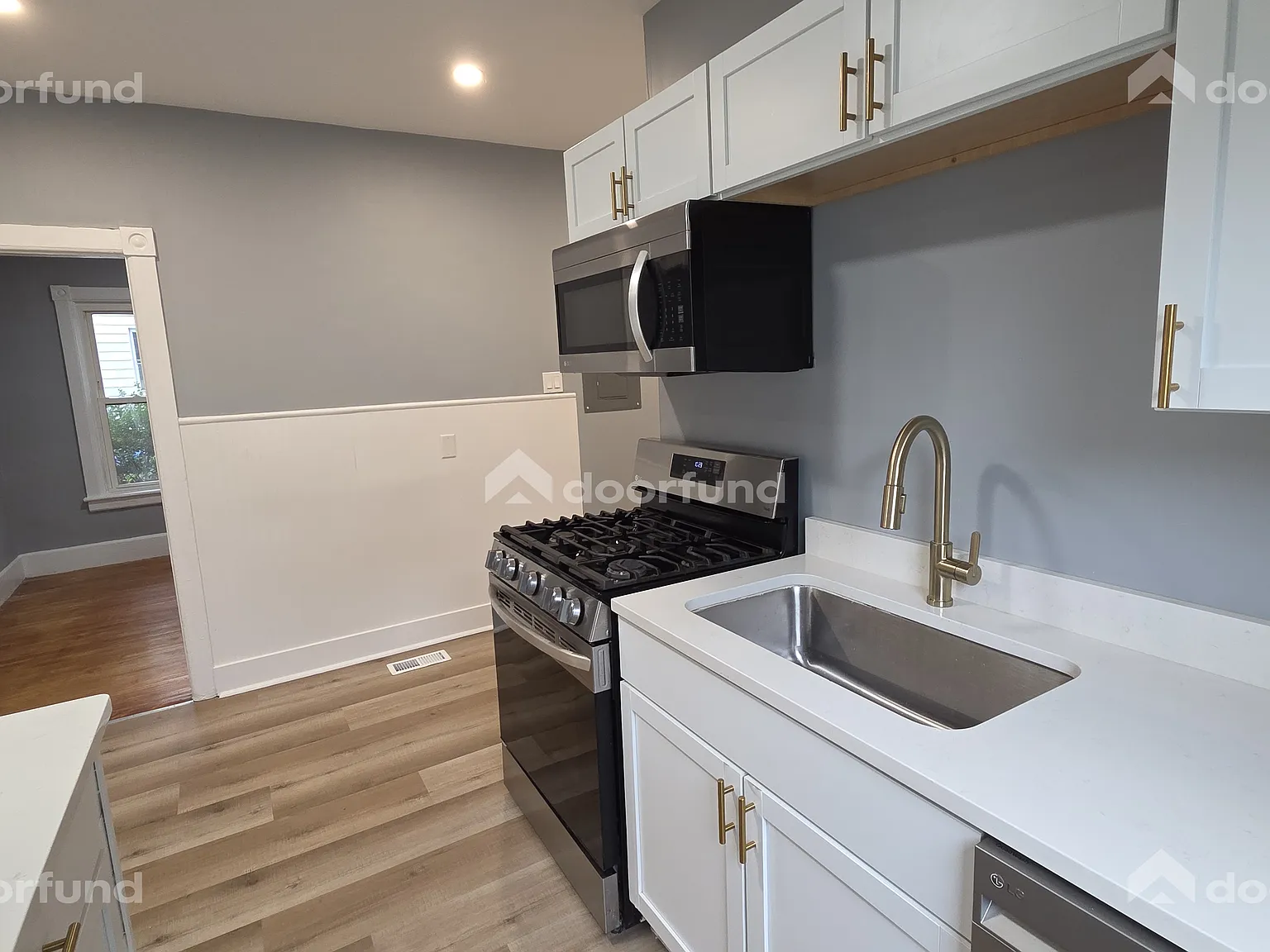 2 bed, 730 sqft, $2,100 — Photo 3