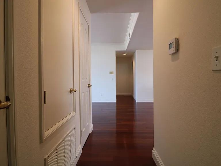 4455 Hazeltine Ave #207 — Photo 32