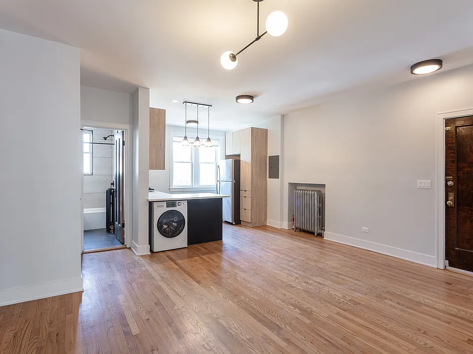 4011 N Lowell Ave #3W