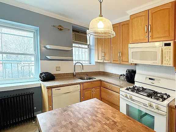 2nd image of 529 2nd Ave APT 2