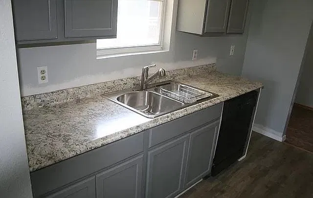 3 bed, 1090 sqft, $1,800 — Photo 4