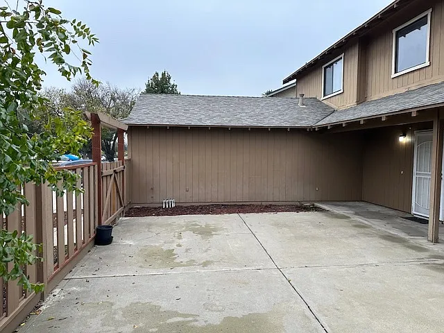 1921 Bridgewood Way — Photo 4