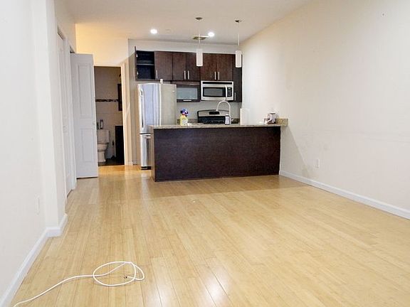 4th image of 499 Vanderbilt Ave #C3