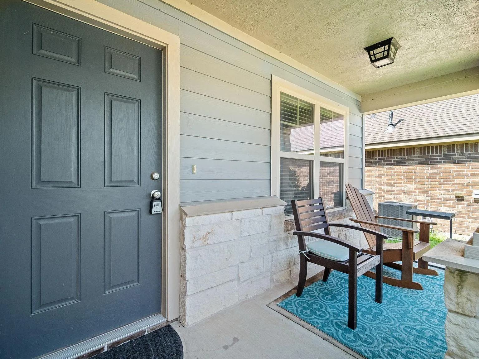 3 bed, 2.0 bath, 1710 sqft, $1,875 — Photo 3