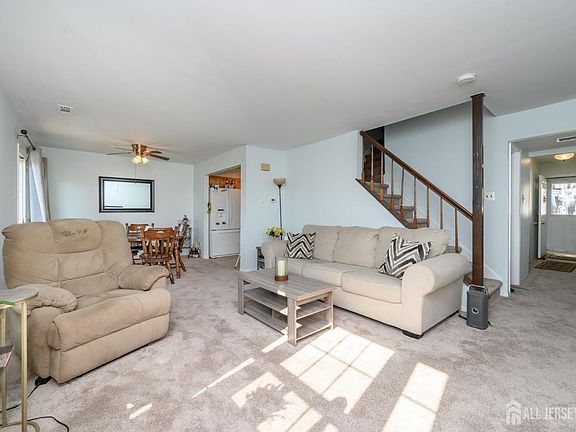 5th image of 127 Chaucer Rd