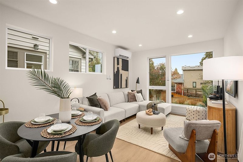 3rd image of 4409 B 21st Avenue SW