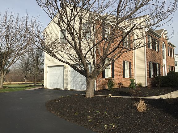 3rd image of 2020 Farmview Dr