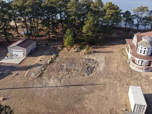 1 Woodland Dr #1, Chincoteague Island, VA 23336