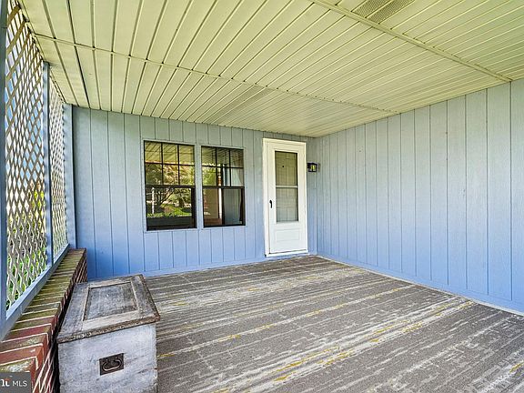 3rd image of 713 Cypress Ct