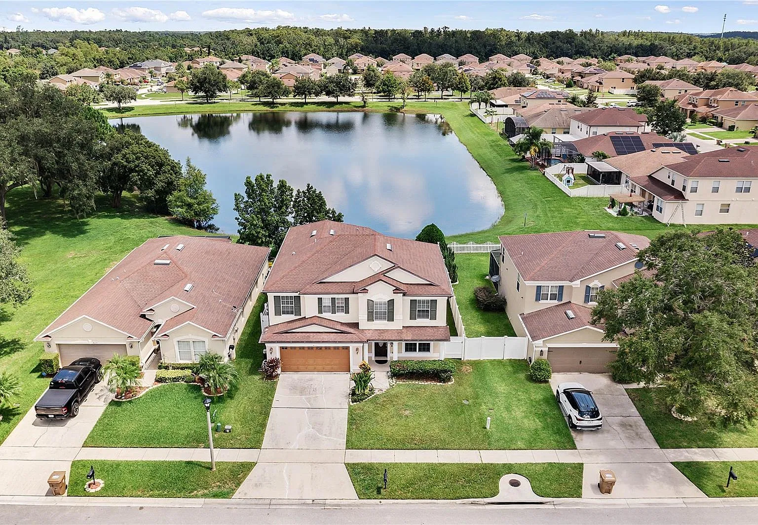 4 bed, 3.5 bath, 3902 sqft, $3,000 — Photo 4