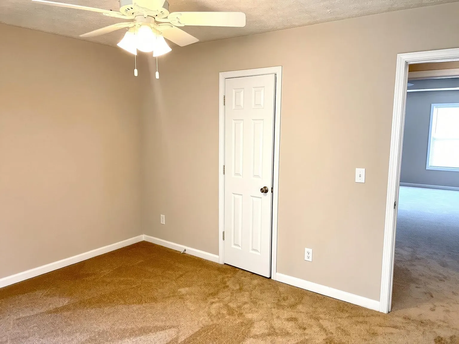 4 bed, 2.5 bath, 2698 sqft, $2,100 — Photo 4
