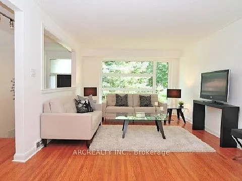 230 Betty Ann Dr — Photo 2