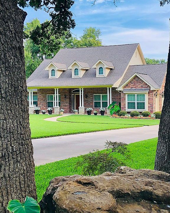 1st image of 1907 Westfield Dr