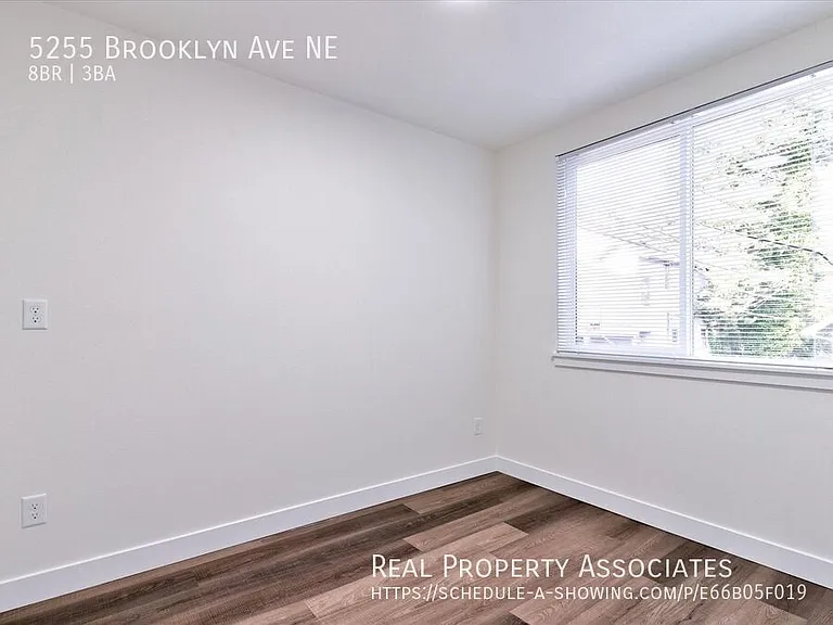 5255 Brooklyn Ave NE — Photo 14