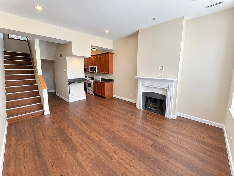 821 Russell Blvd