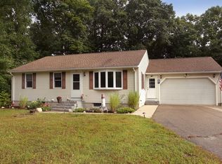 17 Clinton St, Amesbury, MA 01913