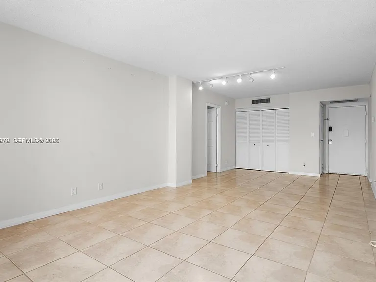 3401 N Country Club Dr #519 — Photo 10