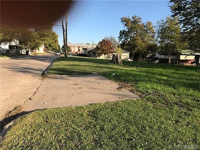 2nd image of 207 SW 18th St
