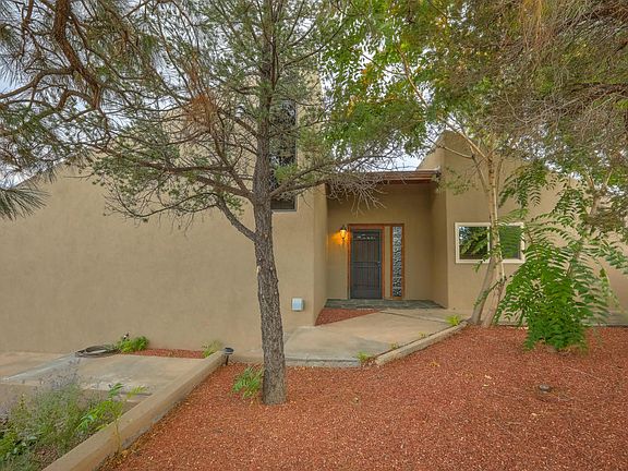 4th image of 1011 Atrisco Dr NW