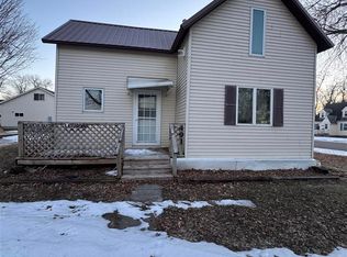 491 3rd Ave SE, Wells, MN 56097