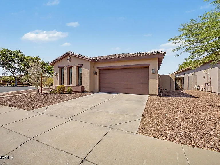1902 E Desert Ln — Photo 8