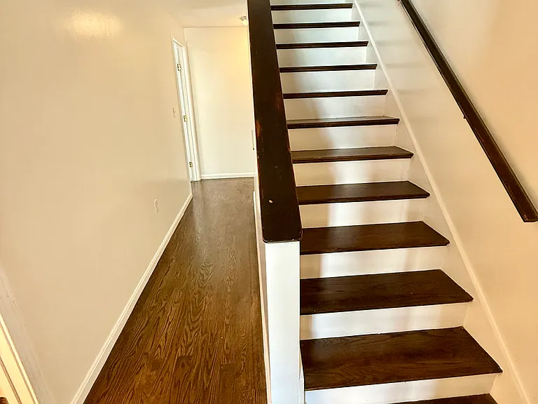 210 W 6th St — Photo 12