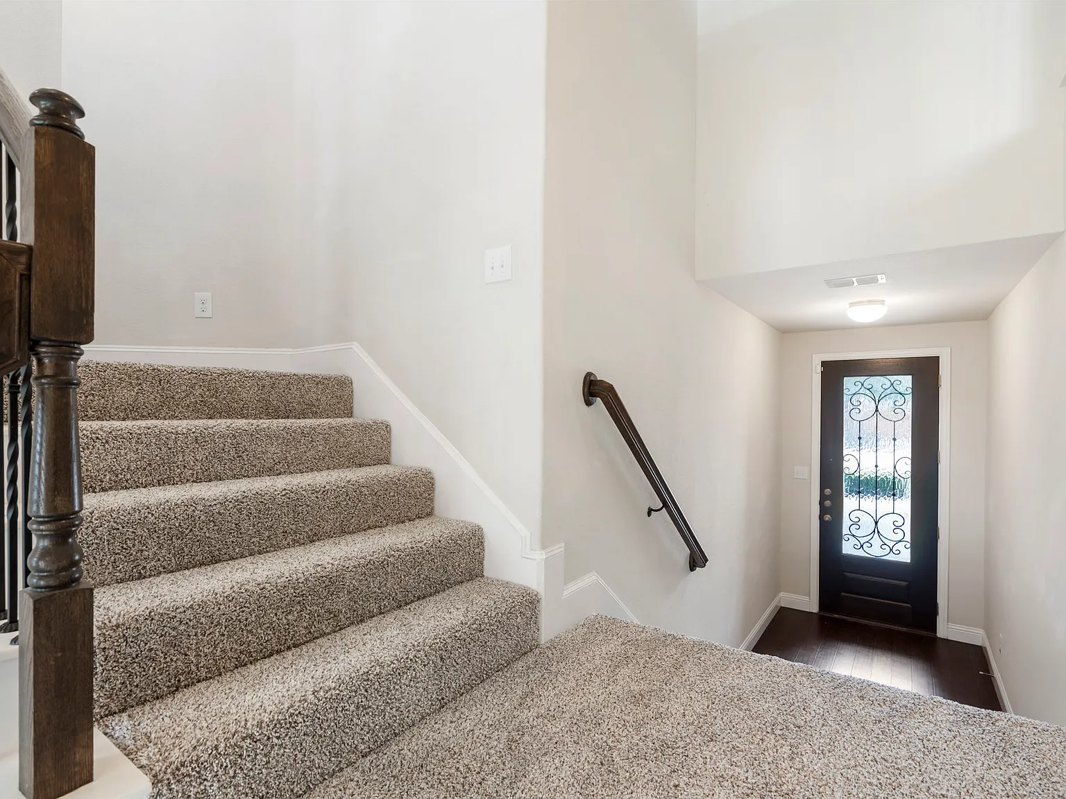 3 bed, 2522 sqft, $3,050 — Photo 3