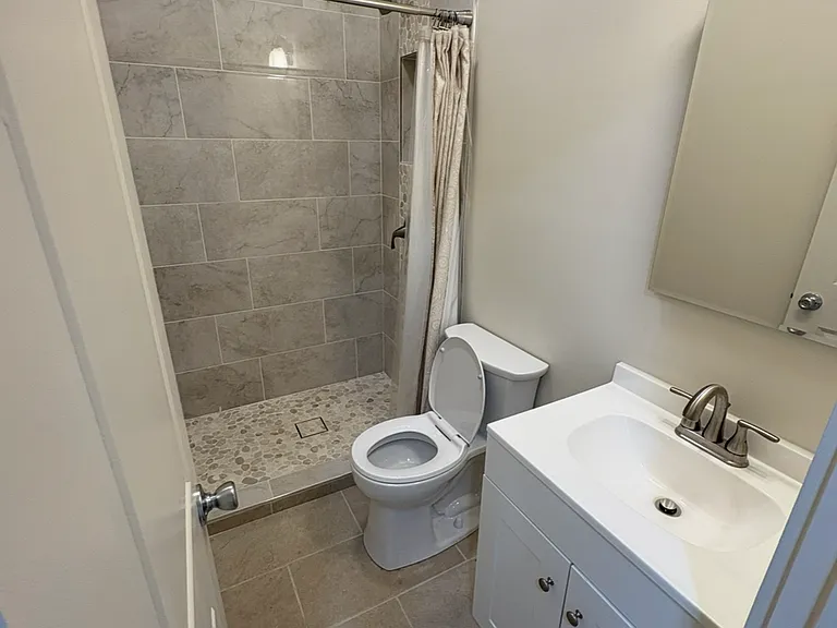 941 Samuel St — Photo 5