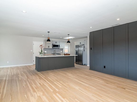 3rd image of 5855 Gregg Ct