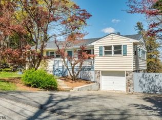 4 Oak Tree Dr, Newton, NJ 07860