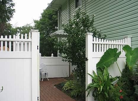 4th image of 4 Medford Ln