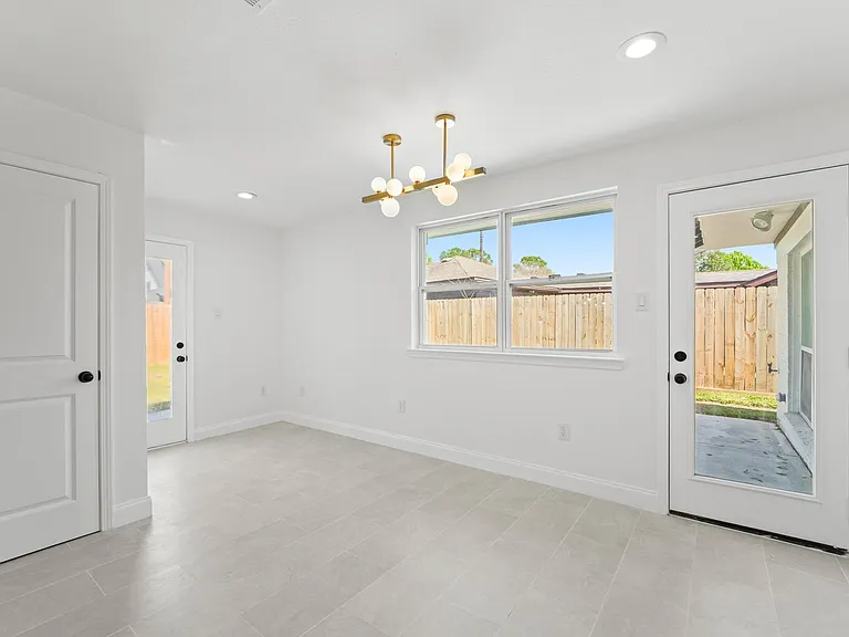 10722 Lynbrook Dr — Photo 8